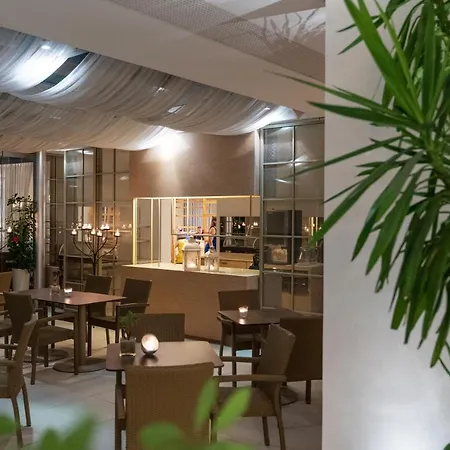 Готель Jesolopalace &